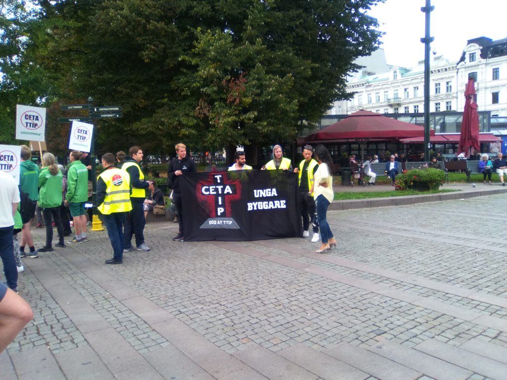 Skånes Unga Byggare deltog på manifestationen mot TTIP och CETA.
